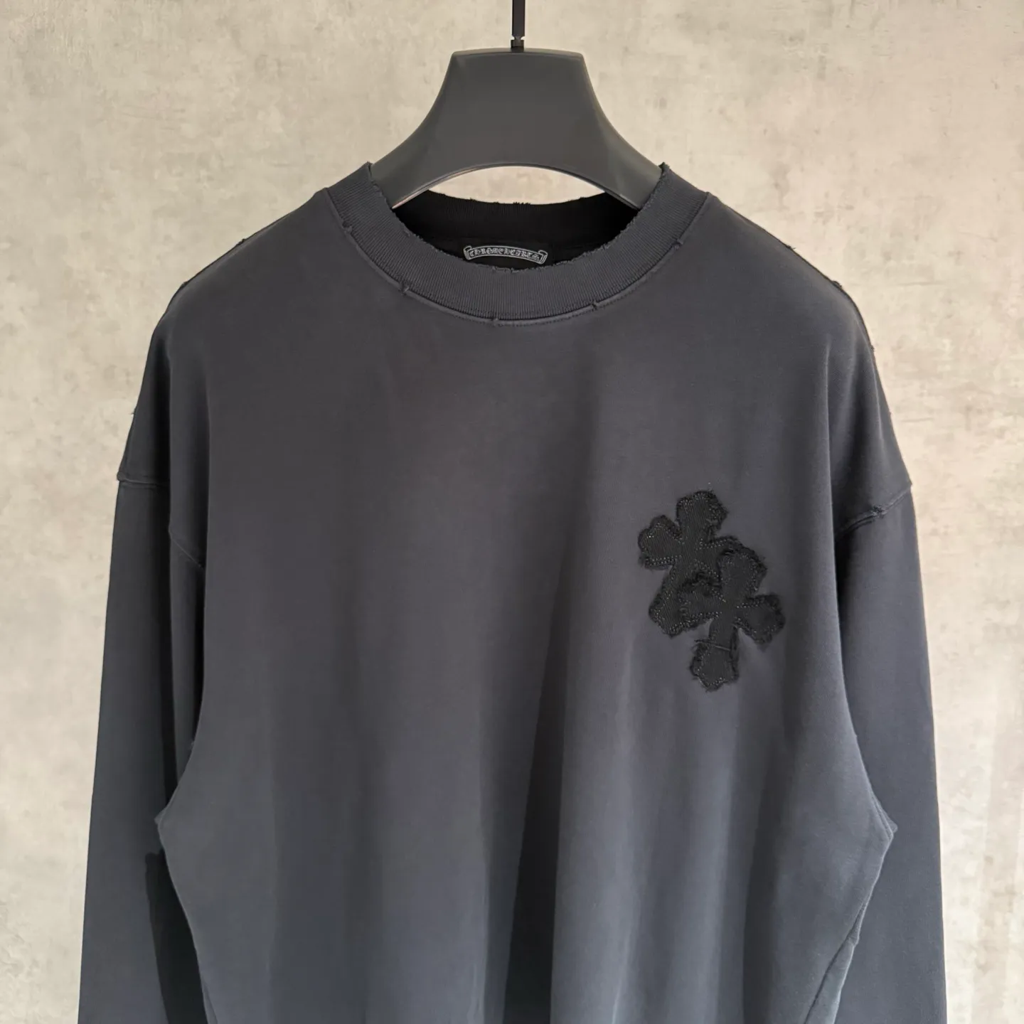 🅿️340 [Strict quality control] CH Croixin's new long-sleeved sweatshirt T-shirt. Heavy 340g double yarn fabric. Wash the whole garment twice. Frayed and torn on all four sides. Heavy fabric. The neckline is made of icy Solona. Loose fit. Deep, wide and stylish. No deformation or shrinkage. Color: 3 colors, black, white and gray. Size: M-2xl